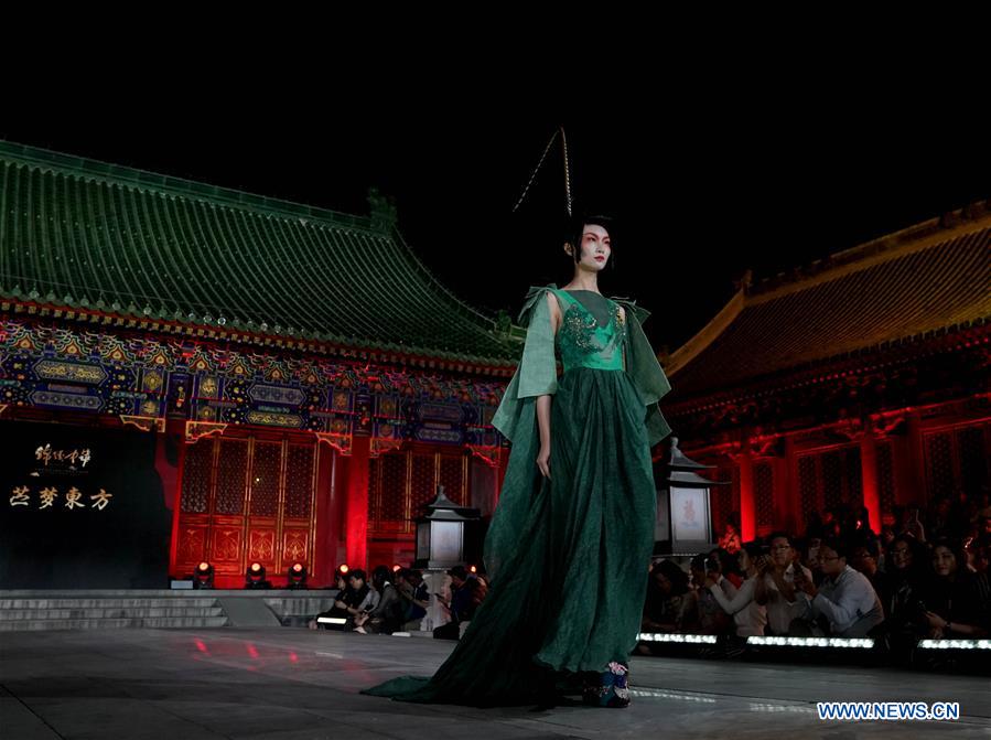 CHINA-BEIJING-PRINCE KUNG'S MANSION-FASHION SHOW (CN)
