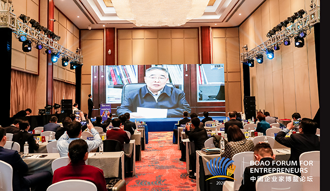 國家榮譽(yù)稱號獲得者、中國工程院院士、天津中醫(yī)藥大學(xué)校長張伯禮在視頻致辭