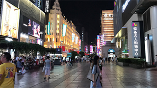 購(gòu)物中心供大于求 誰能活得更好？