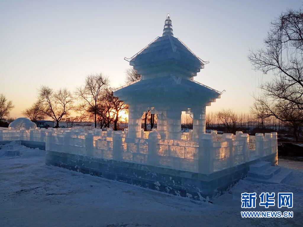 霧凇島上賞冰雕
