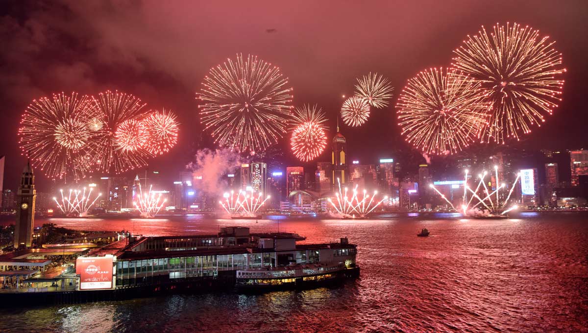 香港舉行慶?；貧w20周年煙花匯演