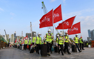 我在現(xiàn)場&middot;照片背后的故事｜援港60天，見證荒灘起方舟