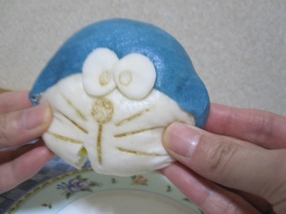 不忍下口！日便利店推出機(jī)器貓饅頭【圖】