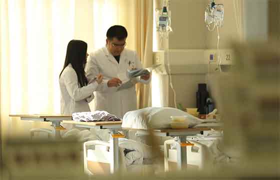 致敬偉大改革｜對(duì)話40年，講述身邊的健康故事（第五集）&mdash;&mdash;小醫(yī)院不再門可羅雀，大醫(yī)院不再&ldquo;戰(zhàn)時(shí)狀態(tài)&rdquo;