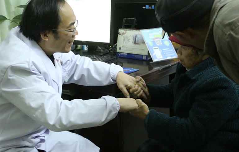 致敬偉大改革｜對(duì)話40年，講述身邊的健康故事（第三集）&mdash;&mdash;有了新農(nóng)合，看病不再愁