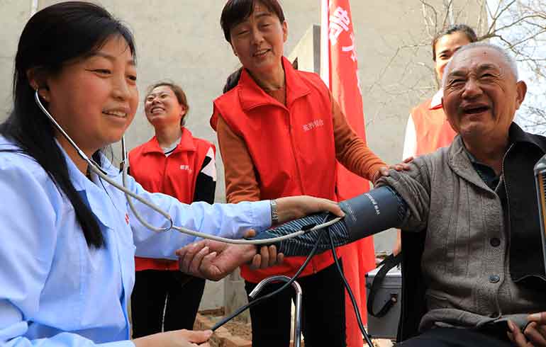 致敬偉大改革｜對(duì)話(huà)40年，講述身邊的健康故事39&mdash;免疫規(guī)劃40年，撐起健康保護(hù)傘