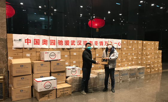 1月23日-2月1日，將40萬只救命口罩送抵武漢一線