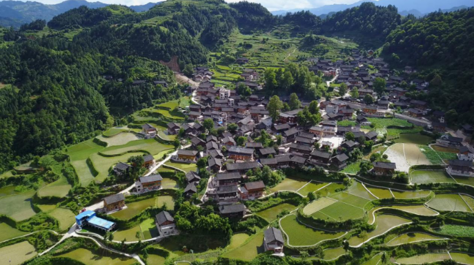 從貧困村到示范村，結(jié)對(duì)幫扶的&ldquo;龍?zhí)翗颖?rdquo;是如何煉成的