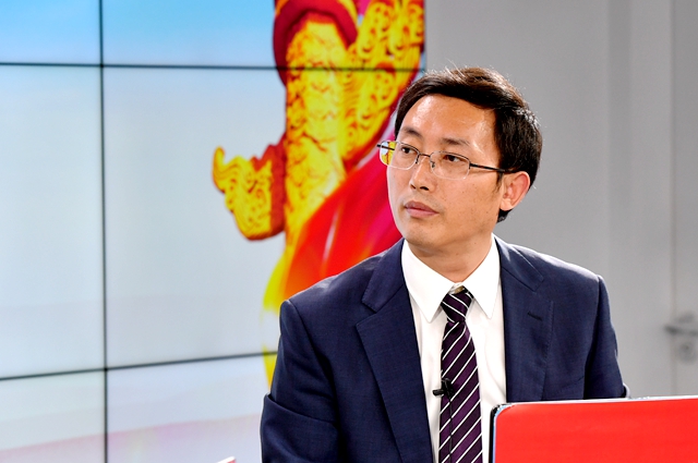 繼往是為了開來，那么開什么來？我們的未來是什么？我們現(xiàn)在站在什么歷史方位上？往哪里去走？