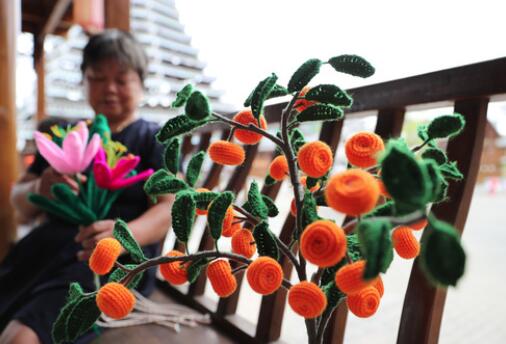 撐起防貧傘，擋住風(fēng)和雨