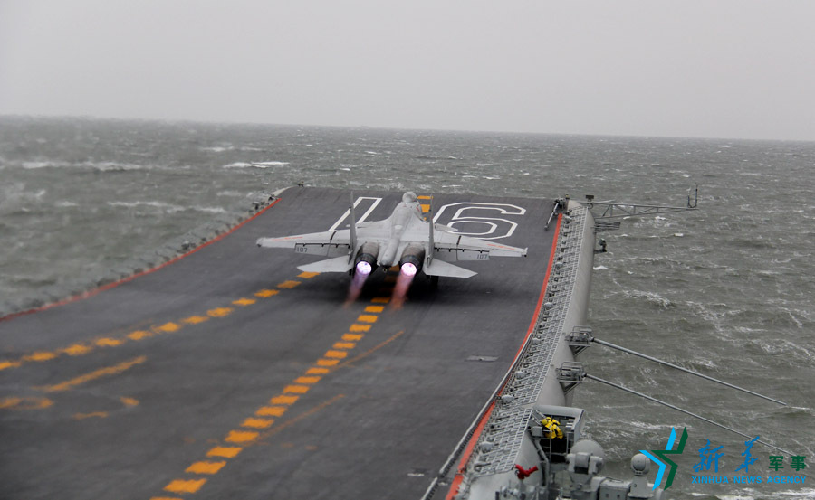 &uarr;資料圖片：艦載戰(zhàn)斗機起飛瞬間。