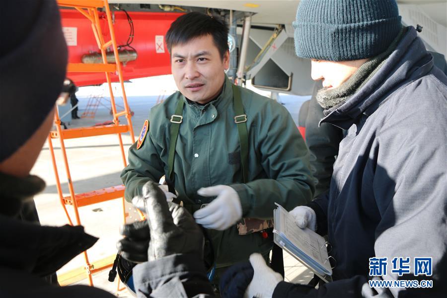 （建軍90周年&middot;英雄&middot;圖文互動）（2）聽，渤海灣有風吹過來&mdash;&mdash;追記海軍某艦載航空兵部隊一級飛行員張超