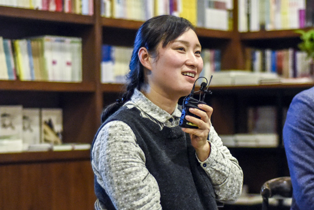 申彬：在清華的學(xué)習(xí)，讓我拓寬了許多思路，我想在山水和其他物象中嘗試去用我們工藝來表現(xiàn)，希望今后能給觀者帶來一些新的感受。