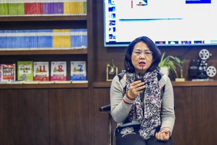 王煥：唐卡現(xiàn)在發(fā)展得很好。一個是國家非遺政策的保護，第二唐卡技藝本身很精良，做唐卡的這些藝人始終保有著工匠精神，做出來的東西令人稱贊，它自然能慢慢傳播開來。