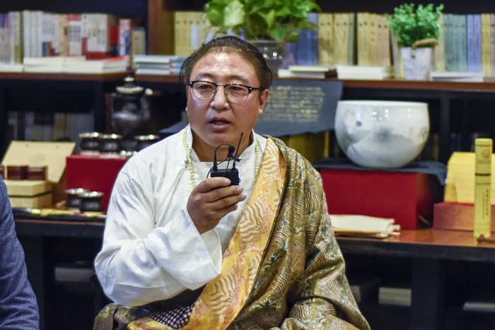 安久&middot;白瑪群加：絕對不能為了錢做手藝的傳承人，傳承手藝是因為我們有傳承民族特色文化的責任，要時刻謹記這一份責任。