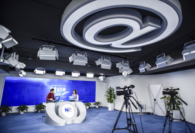 我熱愛(ài)公益，希望在這方面做出自己的貢獻(xiàn)。我會(huì)用我的畫(huà)作支援貧困的學(xué)生，支援患病的兒童，獻(xiàn)出我的愛(ài)心。