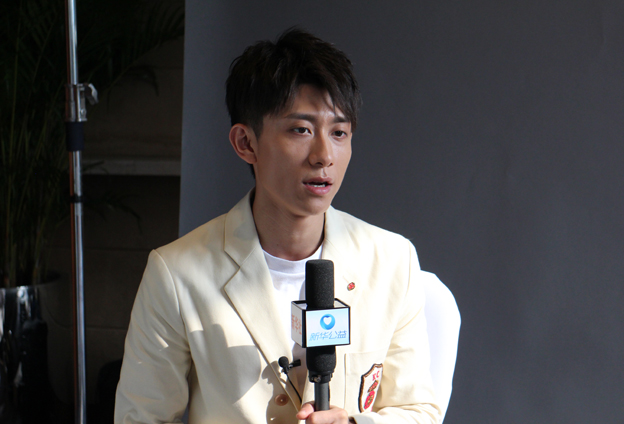 國有棟梁，大愛無疆；爾如嫩草，小愛芬芳。