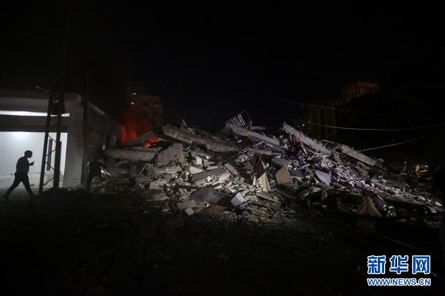 (國際)(7)以色列軍方大規(guī)模轟炸加沙地帶軍事目標(biāo)