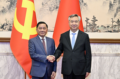 李希同越共中央政治局委員、中央書記處書記、中央檢查委員會主任陳錦繡舉行會談