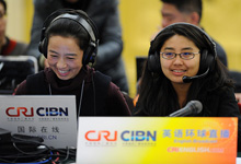 她們，因為兩會工作忙碌著美麗著