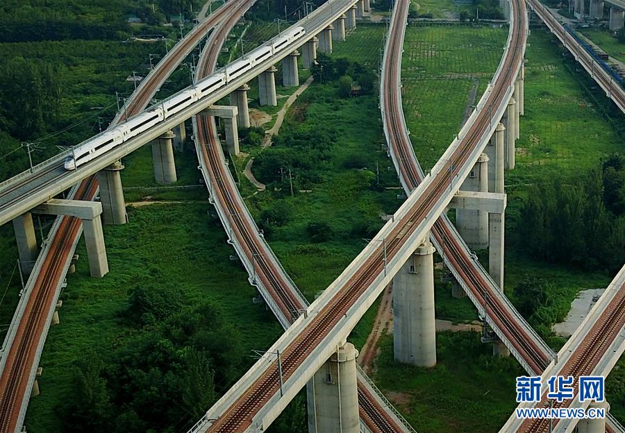 （十九大時(shí)光&middot;圖文互動(dòng)）（1）民生美景令人憧憬　美好生活召喚奮斗&mdash;&mdash;來(lái)自基層蹲點(diǎn)現(xiàn)場(chǎng)的報(bào)道 