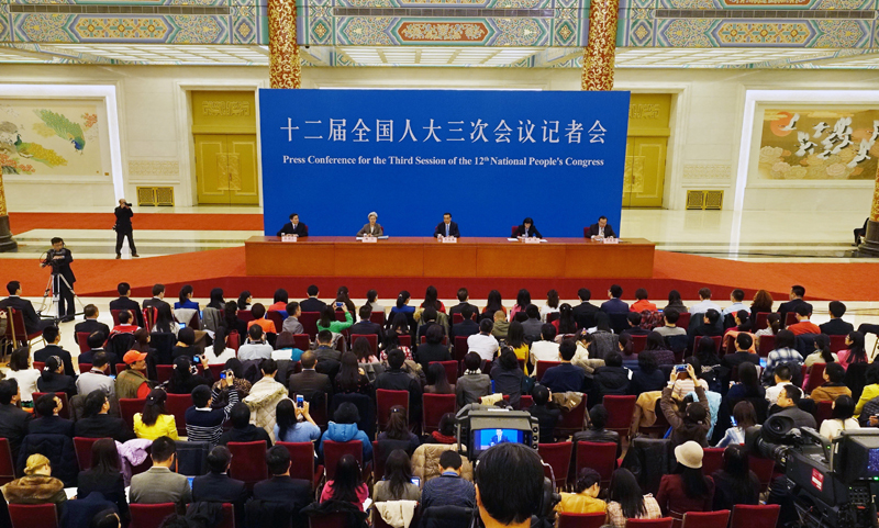 3月15日，國務(wù)院總理李克強在北京人民大會堂與中外記者見面，并回答記者提問。新華社記者 李賀 攝