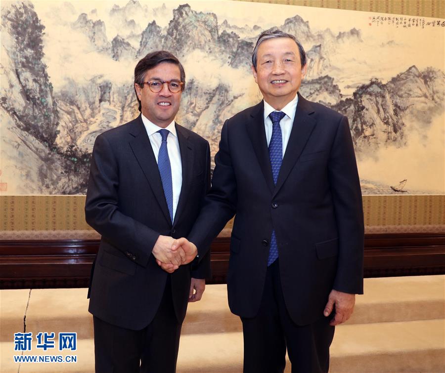 （XHDW）馬凱會(huì)見(jiàn)美洲開發(fā)銀行行長(zhǎng)莫雷諾 