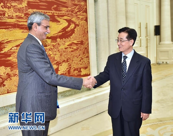 5月9日，中共中央書記處書記、中央紀委副書記趙洪祝在北京會見印度中央監(jiān)察委員會主席喬杜里。 新華社記者 李濤 攝