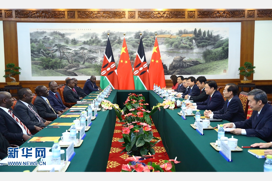 7月6日，國家副主席李源潮在北京會(huì)見來華出席生態(tài)文明貴陽國際論壇2016年年會(huì)的肯尼亞副總統(tǒng)魯托。 新華社記者 丁海濤 攝