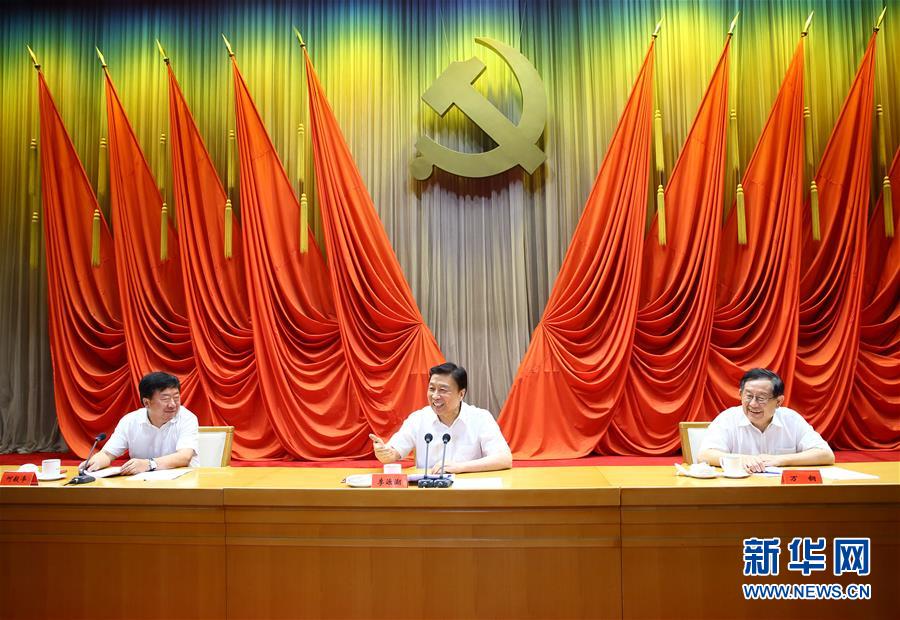 7月22日，中國(guó)科協(xié)和中央黨校聯(lián)合舉辦的科技領(lǐng)軍人才專題研修班在北京結(jié)業(yè)，中共中央政治局委員、國(guó)家副主席李源潮出席結(jié)業(yè)式并講話。新華社記者丁海濤攝