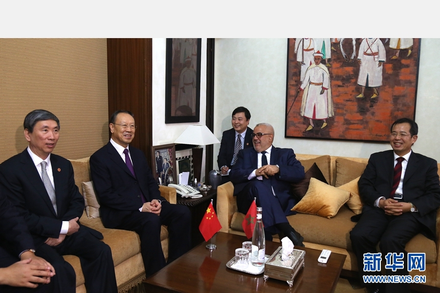 9月19日，在摩洛哥首都拉巴特，中共中央書記處書記、全國(guó)政協(xié)副主席杜青林（左二）會(huì)見摩洛哥政府首腦本&middot;基蘭（右二）。應(yīng)摩洛哥參議院邀請(qǐng)，中共中央書記處書記、全國(guó)政協(xié)副主席杜青林于18日至20日率中共代表團(tuán)訪摩，分別會(huì)見政府首腦本&middot;基蘭、參議長(zhǎng)本希馬、真實(shí)性與現(xiàn)代黨總書記奧馬里等。新華社記者劉鍇攝