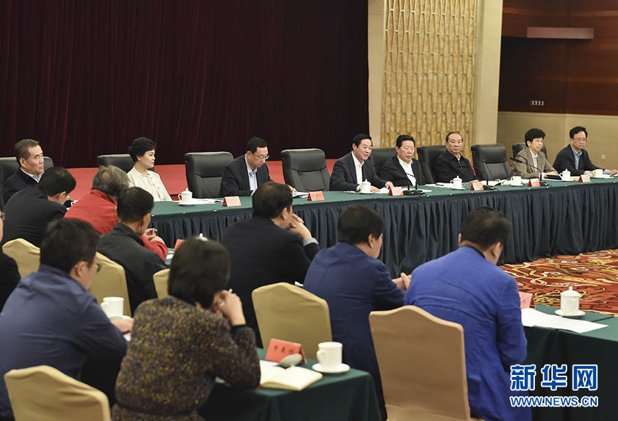 10月10日，在習(xí)近平總書(shū)記主持召開(kāi)文藝工作座談會(huì)并發(fā)表重要講話兩周年之際，中宣部在北京召開(kāi)繁榮文藝創(chuàng)作經(jīng)驗(yàn)交流會(huì)。中共中央政治局委員、中央書(shū)記處書(shū)記、中宣部部長(zhǎng)劉奇葆出席會(huì)議并講話。新華社記者高潔攝