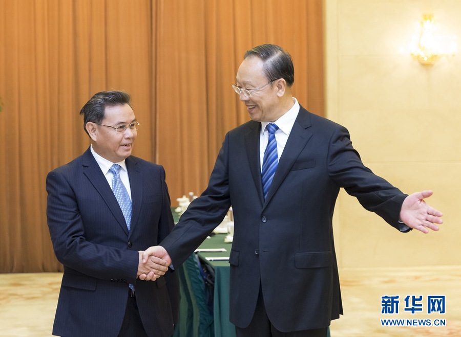 10月12日，中共中央書記處書記、全國政協(xié)副主席杜青林在北京會(huì)見來華訪問并出席&ldquo;2016中國共產(chǎn)黨與世界對(duì)話會(huì)&rdquo;的老撾人革黨中央政治局委員、建國陣線中央主席賽頌蓬&middot;豐威漢率領(lǐng)的老撾人革黨代表團(tuán)。　新華社記者丁海濤攝