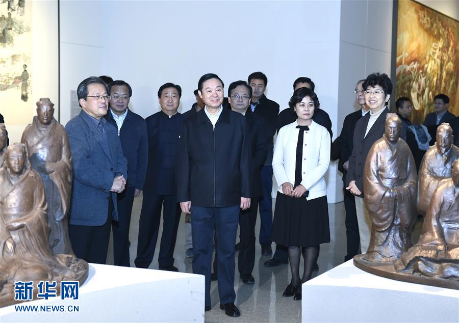 12月6日，中共中央政治局委員、中央書記處書記、中宣部部長劉奇葆在北京參觀中華文明歷史題材美術(shù)創(chuàng)作工程入選作品展覽。 新華社記者張領(lǐng)攝