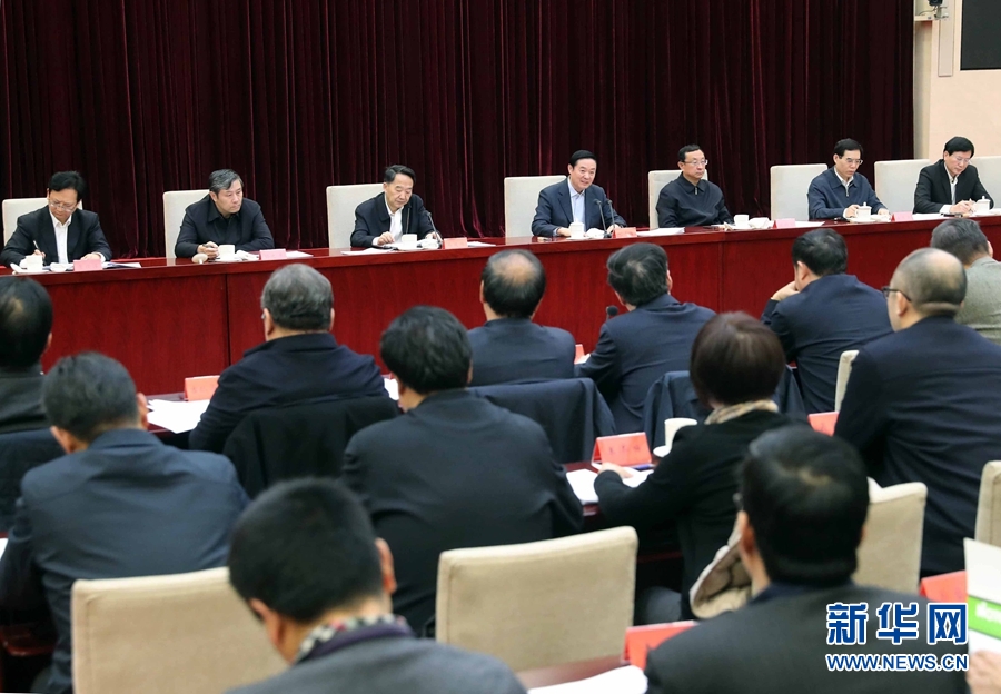 12月10日，中宣部在北京召開學(xué)習(xí)貫徹習(xí)近平總書記在中國文聯(lián)十大、中國作協(xié)九大開幕式上和會見中國記協(xié)第九屆理事會代表時重要講話精神座談會。中共中央政治局委員、中央書記處書記、中宣部部長劉奇葆出席會議并講話。新華社記者 劉衛(wèi)兵 攝 