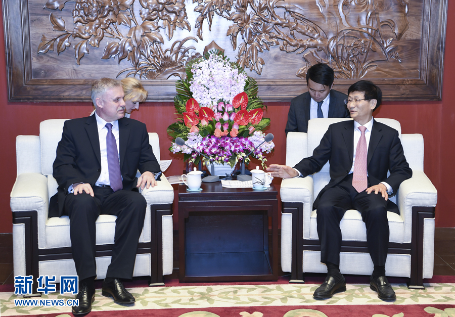 4月26日，中共中央政治局委員、中央政法委書(shū)記孟建柱在北京會(huì)見(jiàn)白俄羅斯安全會(huì)議國(guó)務(wù)秘書(shū)扎西。 新華社記者 張領(lǐng) 攝