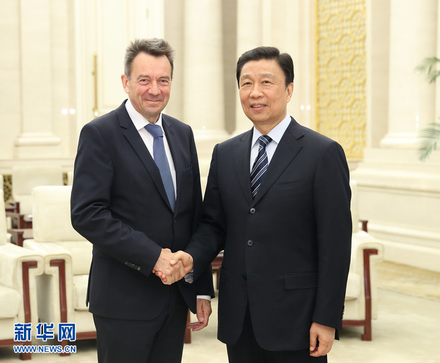 5月15日，國(guó)家副主席、中國(guó)紅十字會(huì)名譽(yù)會(huì)長(zhǎng)李源潮在北京會(huì)見(jiàn)來(lái)華出席&ldquo;一帶一路&rdquo;國(guó)際合作高峰論壇的紅十字國(guó)際委員會(huì)主席莫雷爾。新華社記者 王曄 攝