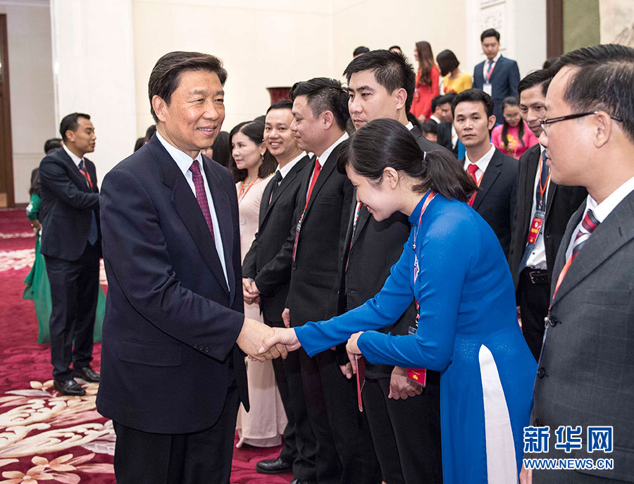 5月22日，中共中央政治局委員、國家副主席李源潮在北京會見越南胡志明共青團中央書記處第一書記黎國鋒率領(lǐng)的越南青年代表團。 新華社記者李濤 攝