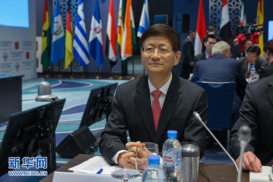 5月24日，在俄羅斯扎維多沃，中共中央政治局委員、中央政法委書記孟建柱出席國際安全事務(wù)高級代表會議。 5月24日，中共中央政治局委員、中央政法委書記孟建柱在俄羅斯出席國際安全事務(wù)高級代表會議，就加強國際執(zhí)法安全合作、防范打擊恐怖主義作主旨發(fā)言。來自95個國家和國際組織的代表參加會議。新華社記者白雪騏攝