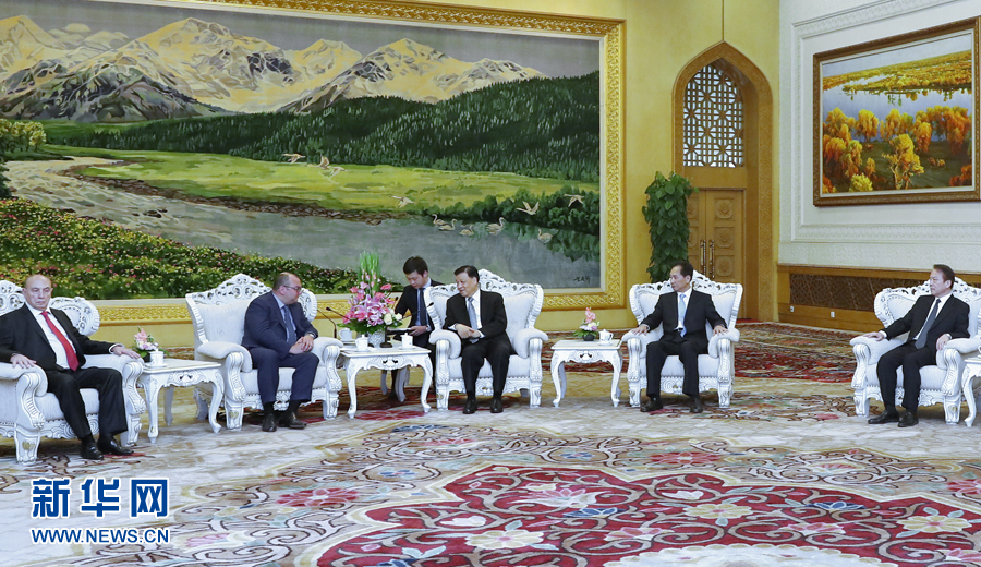 6月7日，中共中央政治局常委、中央書記處書記劉云山在北京會見金磚國家媒體高端論壇的媒體代表。新華社記者 鞠鵬 攝