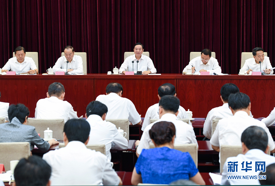 7月28日，中宣部在北京召開(kāi)全國(guó)宣傳部長(zhǎng)專題工作會(huì)議，學(xué)習(xí)貫徹習(xí)近平總書(shū)記在省部級(jí)主要領(lǐng)導(dǎo)干部專題研討班上的重要講話精神。中共中央政治局委員、中央書(shū)記處書(shū)記、中宣部部長(zhǎng)劉奇葆出席會(huì)議并講話。新華社記者張領(lǐng)攝