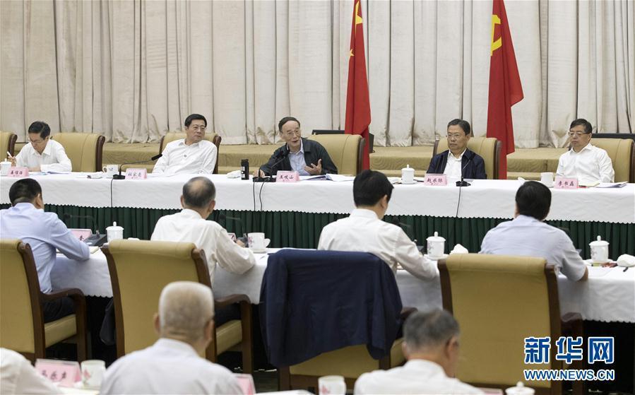 9月3日至5日，中共中央政治局常委、中央紀(jì)委書記、中央巡視工作領(lǐng)導(dǎo)小組組長王岐山在湖南省調(diào)研并主持召開巡察工作座談會。這是9月4日，王岐山在長沙主持召開巡察工作座談會。新華社記者 王曄 攝
