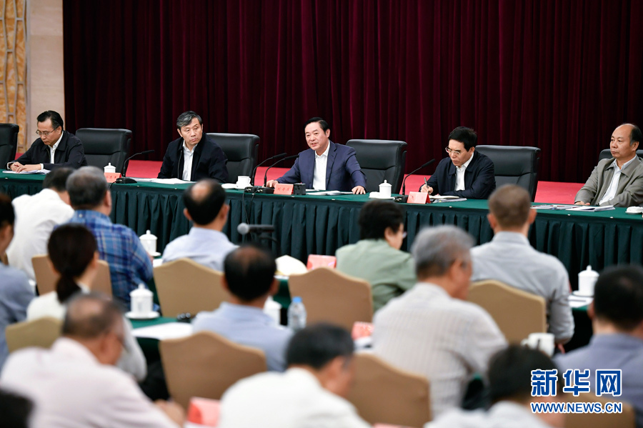 9月7日，中共中央政治局委員、中央書記處書記、中宣部部長劉奇葆在北京出席全國電視劇工作座談會并講話。 新華社記者 燕雁 攝

