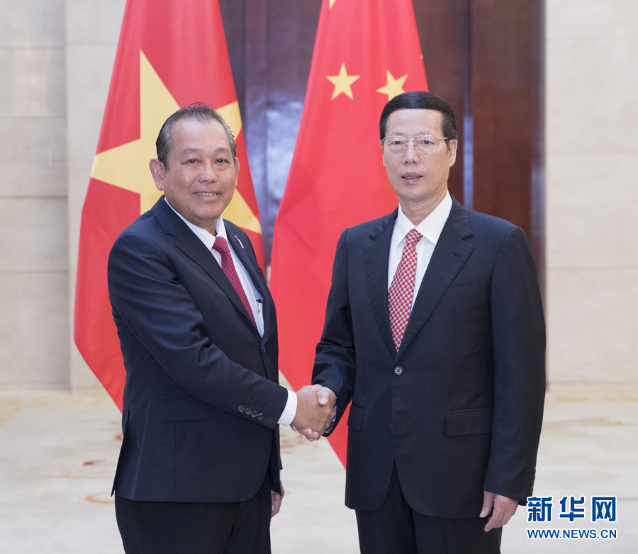  9月11日，中共中央政治局常委、國(guó)務(wù)院副總理張高麗在廣西南寧會(huì)見(jiàn)前來(lái)出席第十四屆中國(guó)－東盟博覽會(huì)和中國(guó)－東盟商務(wù)與投資峰會(huì)的越南常務(wù)副總理張和平。新華社記者王曄攝