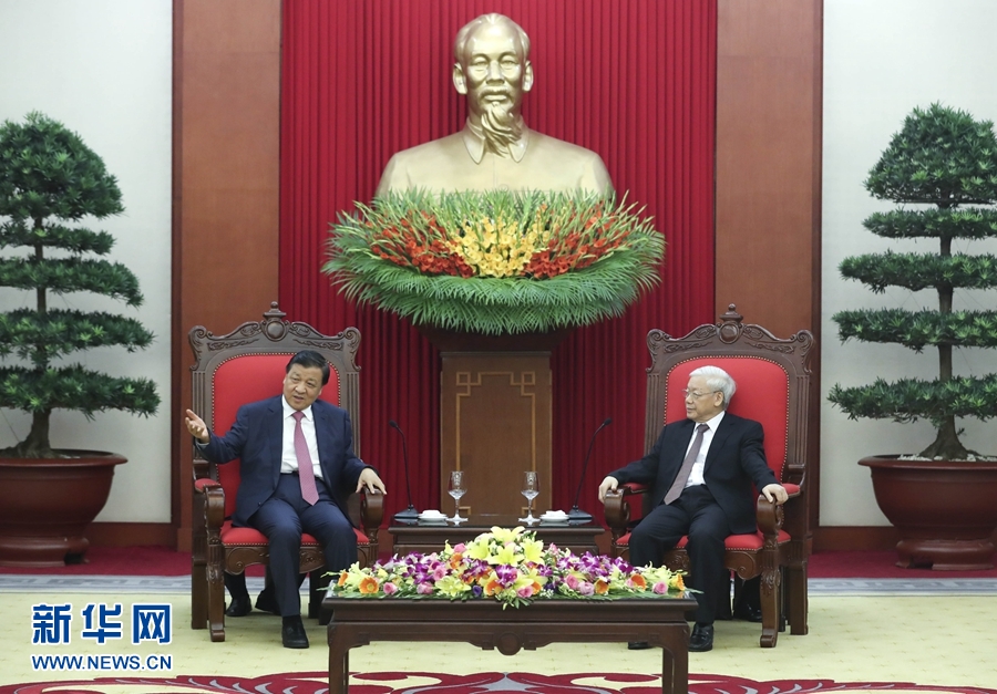 應(yīng)越南共產(chǎn)黨邀請(qǐng)，中共中央政治局常委、中央書(shū)記處書(shū)記劉云山9月18日至19日對(duì)越南進(jìn)行正式訪問(wèn)。這是9月18日，劉云山在河內(nèi)會(huì)見(jiàn)越共中央總書(shū)記阮富仲。 新華社記者 龐興雷 攝