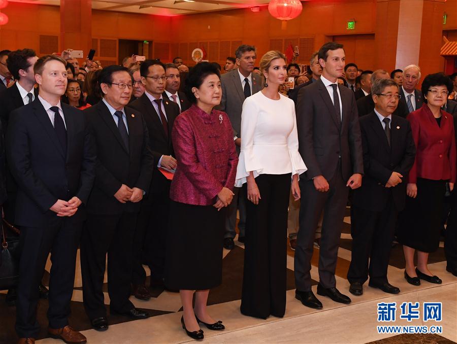 當(dāng)?shù)貢r(shí)間9月27日晚，正在華盛頓出席首輪中美社會(huì)和人文對(duì)話(huà)的國(guó)務(wù)院副總理劉延?xùn)|出席中國(guó)駐美國(guó)使館2017年國(guó)慶招待會(huì)。新華社記者殷博古攝