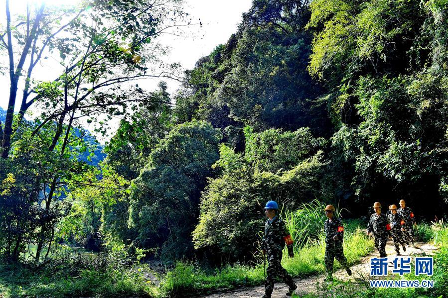 (十九大時(shí)光·圖文互動(dòng))(6)變革不平凡 奮進(jìn)新時(shí)代——來自基層蹲點(diǎn)現(xiàn)場的報(bào)道