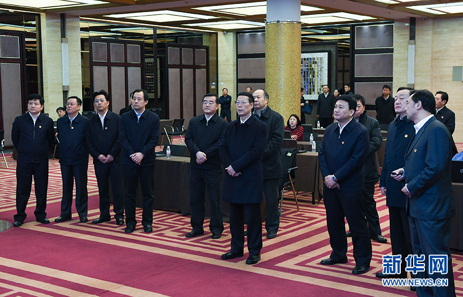 11月14日至15日，國務(wù)院副總理張高麗在黑龍江調(diào)研。這是11月14日，張高麗到黑龍江糧食交易市場了解糧食生產(chǎn)和銷售、糧食產(chǎn)品深加工、政策性儲糧去庫存等工作。 新華社記者 高潔 攝