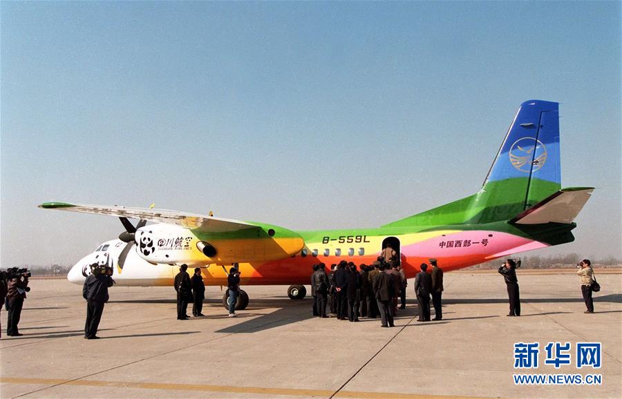 （新華全媒頭條&middot;圖文互動）（10）國產(chǎn)大飛機&ldquo;三兄弟&rdquo;藍(lán)天聚首 &ldquo;中國翼&rdquo;開啟航空強國新時代