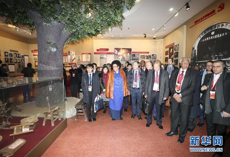 （新華全媒頭條&middot;圖文互動(dòng)）（4）全黨來(lái)一個(gè)大學(xué)習(xí)&mdash;&mdash;新時(shí)代中國(guó)共產(chǎn)黨人的理論自覺(jué)